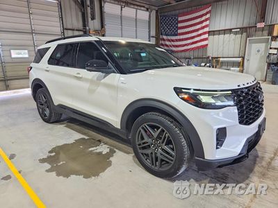 Czwarte zdjęcie samochodu z boku: 2025 FORD EXPLORER ST-LINE VIN:1FMUK8KHXSGB55559 - miniatura