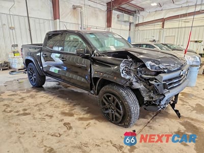 Czwarte zdjęcie samochodu z boku: 2024 CHEVROLET COLORADO TRAIL BOSS VIN:1GCPTEEK6R1245924 - miniatura