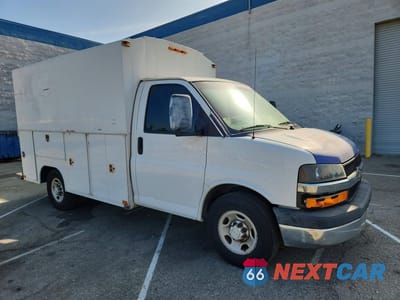 Czwarte zdjęcie samochodu z boku: 2015 CHEVROLET EXPRESS G3500 VIN:1GB0G2CG3F1284991 - miniatura
