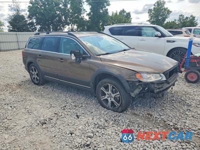 Czwarte zdjęcie samochodu z boku: 2013 VOLVO XC70 T6 VIN:YV4902BZ1D1151148 - miniatura