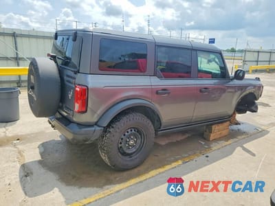 Trzecie zdjęcie samochodu z tyłu: 2022 FORD BRONCO BASE VIN:1FMEE5DH5NLB17515 - miniatura