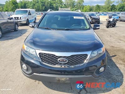 Piąte zdjęcie samochodu w środku: 2013 KIA SORENTO EX VIN:5XYKUDA25DG412760 - miniatura