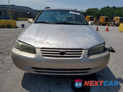 Piąte zdjęcie samochodu w środku: 1997 TOYOTA CAMRY LE VIN:4T1BG22K0VU816927 - miniatura