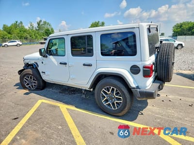 Drugie zdjęcie samochodu z przodu: 2025 JEEP WRANGLER SAHARA VIN:1C4PJXEN4SW609939 - miniatura