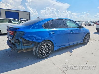Trzecie zdjęcie samochodu z tyłu: 2022 KIA FORTE GT LINE VIN:3KPF54AD3NE431094 - miniatura