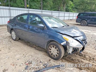 Czwarte zdjęcie samochodu z boku: 2017 NISSAN VERSA 1.6 S PLUS VIN:3N1CN7AP3HL883872 - miniatura