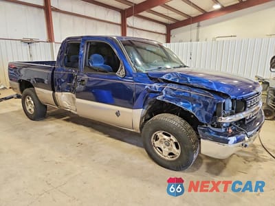 Czwarte zdjęcie samochodu z boku: 1999 CHEVROLET SILVERADO K1500 VIN:2GCEK19T6X1220387 - miniatura