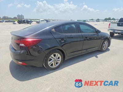 Trzecie zdjęcie samochodu z tyłu: 2020 HYUNDAI ELANTRA VALUE EDITION VIN:5NPD84LF4LH561827 - miniatura