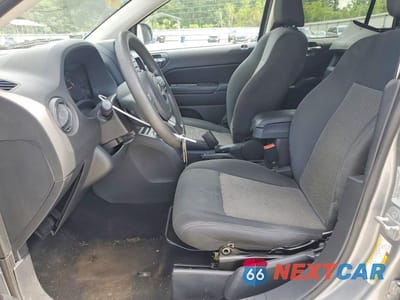 Zdjęcie 7 z 13 samochodu: 2015 JEEP COMPASS SPORT VIN:1C4NJCBBXFD246655 - miniatura