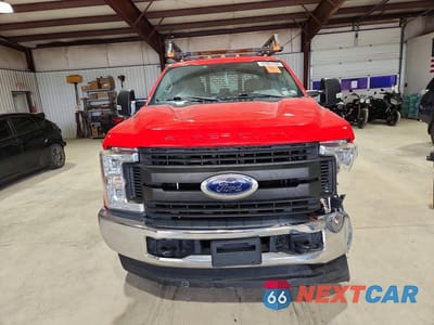 Piąte zdjęcie samochodu w środku: 2019 FORD F350 SUPER DUTY DUMP TRUCK VIN:1FD7W3F65KEE06125 - miniatura