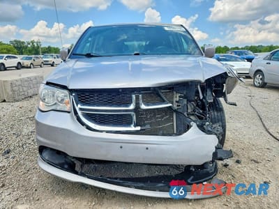 Piąte zdjęcie samochodu w środku: 2018 DODGE GRAND CARAVAN SXT VIN:2C4RDGCGXJR223117 - miniatura