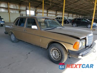 Czwarte zdjęcie samochodu z boku: 1984 MERCEDES-BENZ 300 DT VIN:WDBAB33AXEA006277 - miniatura