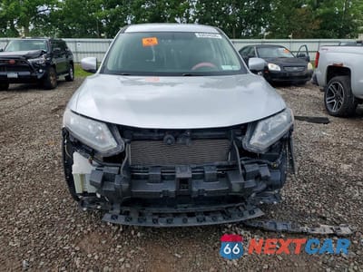 Piąte zdjęcie samochodu w środku: 2016 NISSAN ROGUE S VIN:JN8AT2MVXGW146298 - miniatura