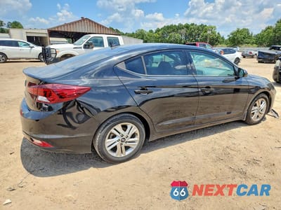 Trzecie zdjęcie samochodu z tyłu: 2020 HYUNDAI ELANTRA SEL VIN:5NPD84LFXLH611159 - miniatura
