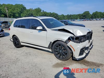 Czwarte zdjęcie samochodu z boku: 2020 BMW X7 XDRIVE40I VIN:5UXCW2C09L9A01894 - miniatura