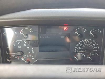 Zdjęcie 9 z 13 samochodu: 2020 VOLVO VNL (4) - SEMI TRUCK VIN:4V4NC9TJ1LN253779 - miniatura