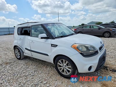 Czwarte zdjęcie samochodu z boku: 2012 KIA SOUL BASE VIN:KNDJT2A53C7358237 - miniatura