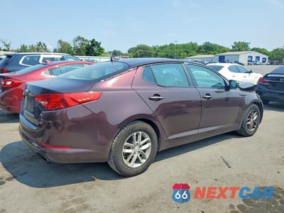 Trzecie zdjęcie samochodu z tyłu: 2013 KIA OPTIMA LX VIN:5XXGM4A70DG211306 - miniatura