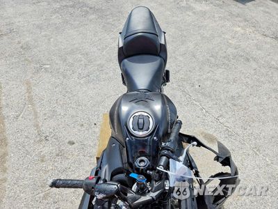 Piąte zdjęcie samochodu w środku: 2024 KAWASAKI EX650 R VIN:ML5EXER12RDAC4664 - miniatura