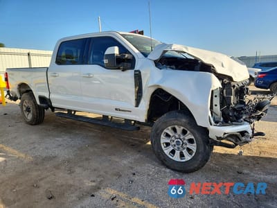 Czwarte zdjęcie samochodu z boku: 2023 FORD F350 SUPER DUTY VIN:1FT8W3BT2PEC45583 - miniatura