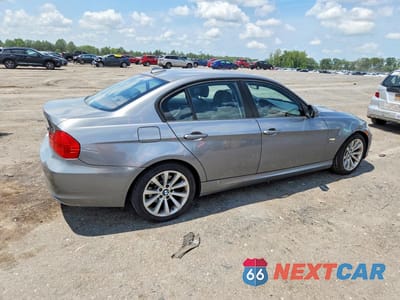 Trzecie zdjęcie samochodu z tyłu: 2011 BMW 328 XI SULEV VIN:WBAPK5C58BA662321 - miniatura