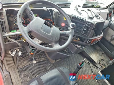 Zdjęcie 8 z 14 samochodu: 1999 VOLVO VN VIN:4VG7DAJH5XN783141 - miniatura