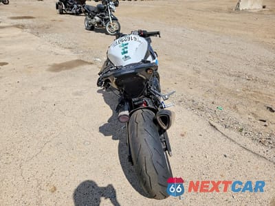 Czwarte zdjęcie samochodu z boku: 2024 BMW S 1000 RR VIN:WB10E6305R6K29958 - miniatura