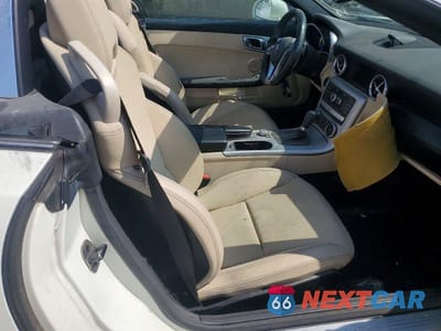 Zdjęcie 10 z 12 samochodu: 2013 MERCEDES-BENZ SLK 250 VIN:WDDPK4HA5DF058238 - miniatura