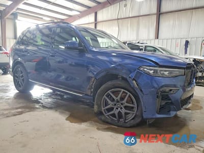 Czwarte zdjęcie samochodu z boku: 2021 BMW X7 XDRIVE40I VIN:5UXCW2C0XM9G83671 - miniatura
