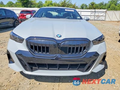 Piąte zdjęcie samochodu w środku: 2025 BMW 540 XI VIN:WBA63FJ0XSCU07759 - miniatura