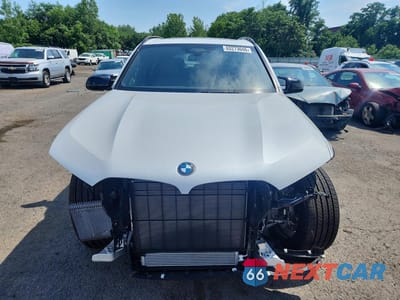 Piąte zdjęcie samochodu w środku: 2026 BMW X5 M60I VIN:5UX33EU04T9270259 - miniatura