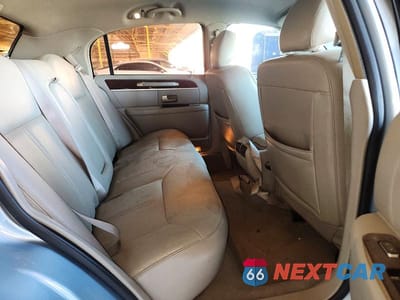 Zdjęcie 10 z 13 samochodu: 2008 LINCOLN TOWN CAR VIN:2LNHM82W58X658543 - miniatura