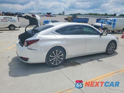 Trzecie zdjęcie samochodu z tyłu: 2020 LEXUS ES 300H VIN:58AD21B18LU006590 - miniatura