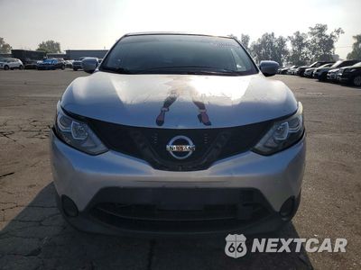Piąte zdjęcie samochodu w środku: 2018 NISSAN ROGUE SPORT S VIN:JN1BJ1CP5JW104702 - miniatura