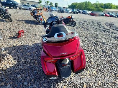 Czwarte zdjęcie samochodu z boku: 2018 HONDA GL1800 D VIN:JH2SC7953JK001308 - miniatura