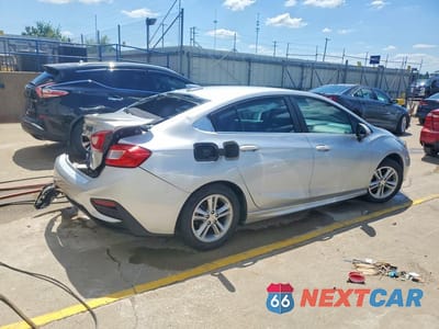 Trzecie zdjęcie samochodu z tyłu: 2018 CHEVROLET CRUZE LT VIN:1G1BE5SM5J7237219 - miniatura