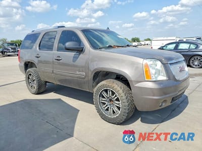 Czwarte zdjęcie samochodu z boku: 2013 GMC YUKON SLE VIN:1GKS1AE01DR337576 - miniatura