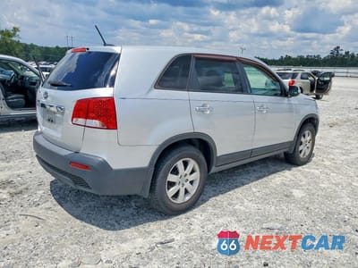 Trzecie zdjęcie samochodu z tyłu: 2013 KIA SORENTO LX VIN:5XYKT3A18DG378303 - miniatura