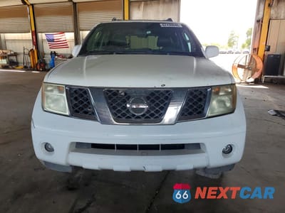 Piąte zdjęcie samochodu w środku: 2005 NISSAN PATHFINDER XE VIN:5N1AR18U35C714200 - miniatura