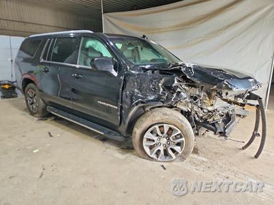 Czwarte zdjęcie samochodu z boku: 2021 CHEVROLET SUBURBAN K1500 LT VIN:1GNSKCKDXMR351592 - miniatura