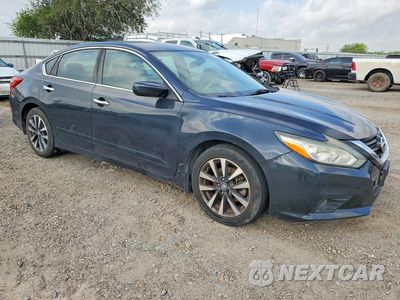 Czwarte zdjęcie samochodu z boku: 2017 NISSAN ALTIMA 2.5 SV VIN:1N4AL3AP8HC139513 - miniatura
