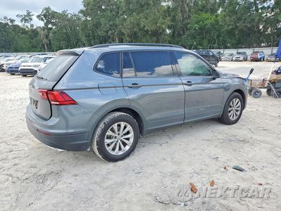Trzecie zdjęcie samochodu z tyłu: 2020 VOLKSWAGEN TIGUAN S VIN:3VV1B7AX0LM109077 - miniatura