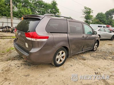 Trzecie zdjęcie samochodu z tyłu: 2013 TOYOTA SIENNA VIN:5TDKK3DC2DS350516 - miniatura