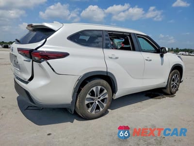 Trzecie zdjęcie samochodu z tyłu: 2024 TOYOTA HIGHLANDER HYBRID XLE VIN:5TDKBRCH5RS642412 - miniatura