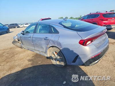 Trzecie zdjęcie samochodu z tyłu: 2022 KIA K5 LXS VIN:5XXG14J23NG150046 - miniatura