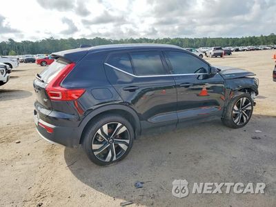 Trzecie zdjęcie samochodu z tyłu: 2025 VOLVO XC40 PLUS VIN:YV4L12UE2S2486066 - miniatura