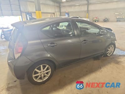 Trzecie zdjęcie samochodu z tyłu: 2016 TOYOTA PRIUS C FOUR VIN:JTDKDTB3XG1115859 - miniatura