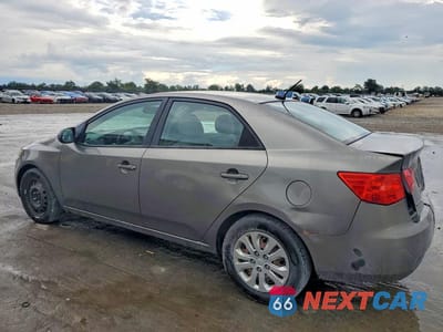 Drugie zdjęcie samochodu z przodu: 2011 KIA FORTE EX VIN:KNAFU4A21B5465976 - miniatura