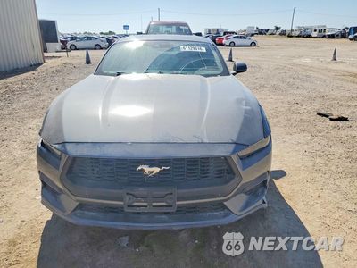 Piąte zdjęcie samochodu w środku: 2026 FORD MUSTANG VIN:1FA6P8TH9T5108958 - miniatura