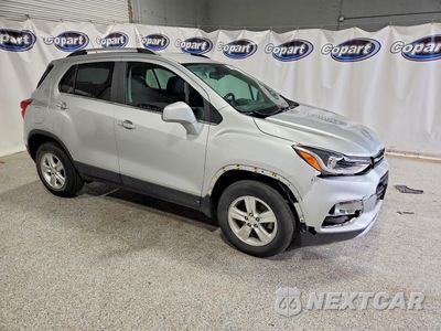 Czwarte zdjęcie samochodu z boku: 2020 CHEVROLET TRAX 1LT VIN:KL7CJPSB3LB029242 - miniatura